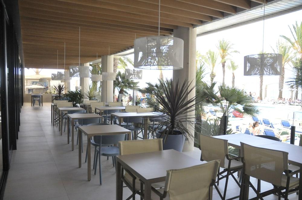 Caprici Beach Hotel & Spa 산타수산나 외부 사진